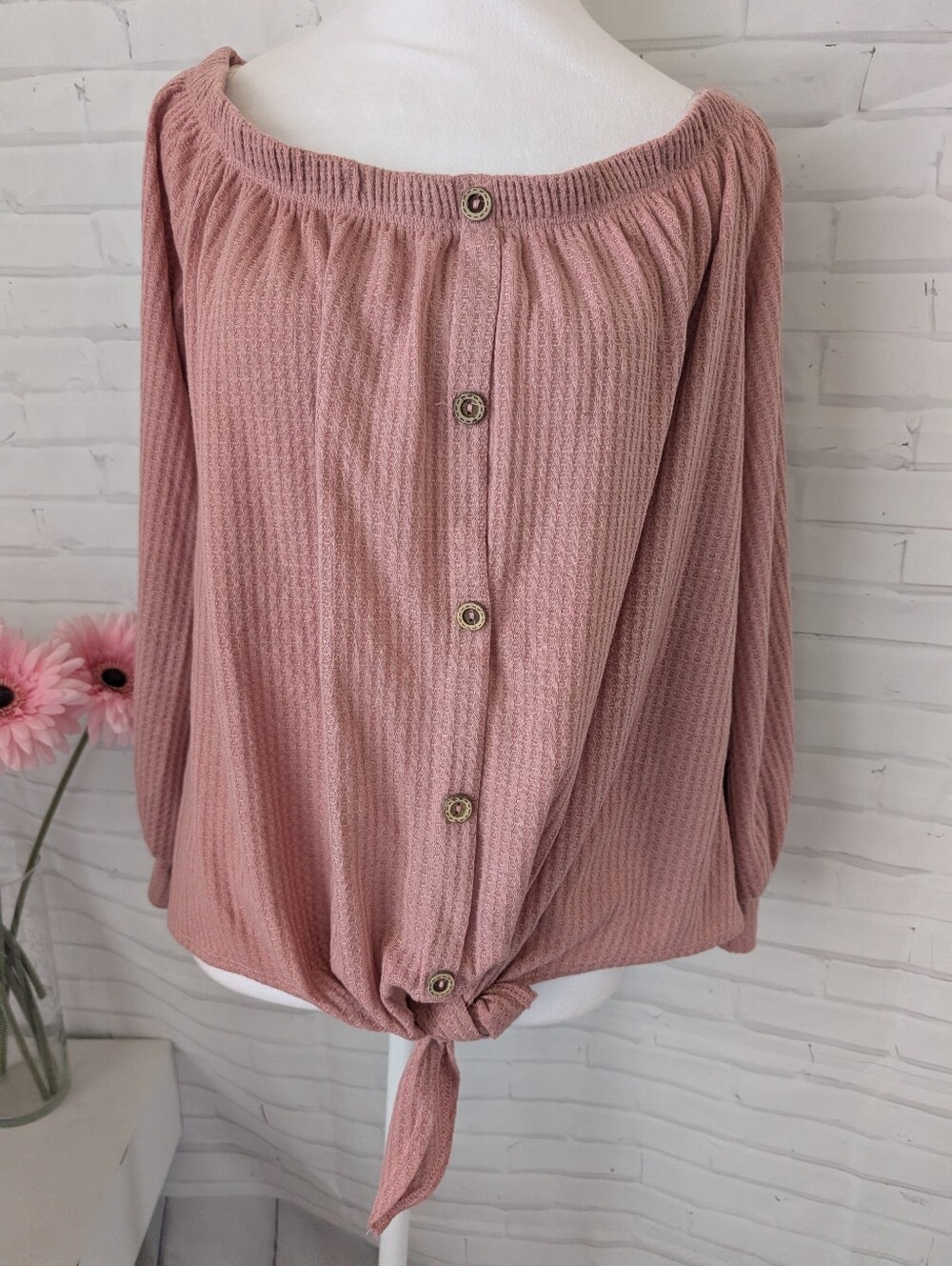 NWT Veveret Dusty Rose Button-Front Off-Shoulder Tie Hem Top